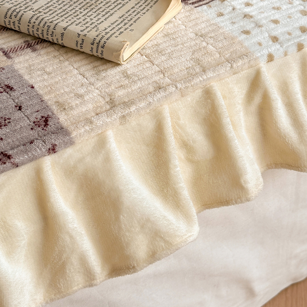 91家纺网 家纺一手货源 找家纺 桃心家居 2025新款韩版花边法式花卉碎花加厚牛奶绒多功能床盖单件单床盖床盖三件套单品 绒床盖-花边松石紫