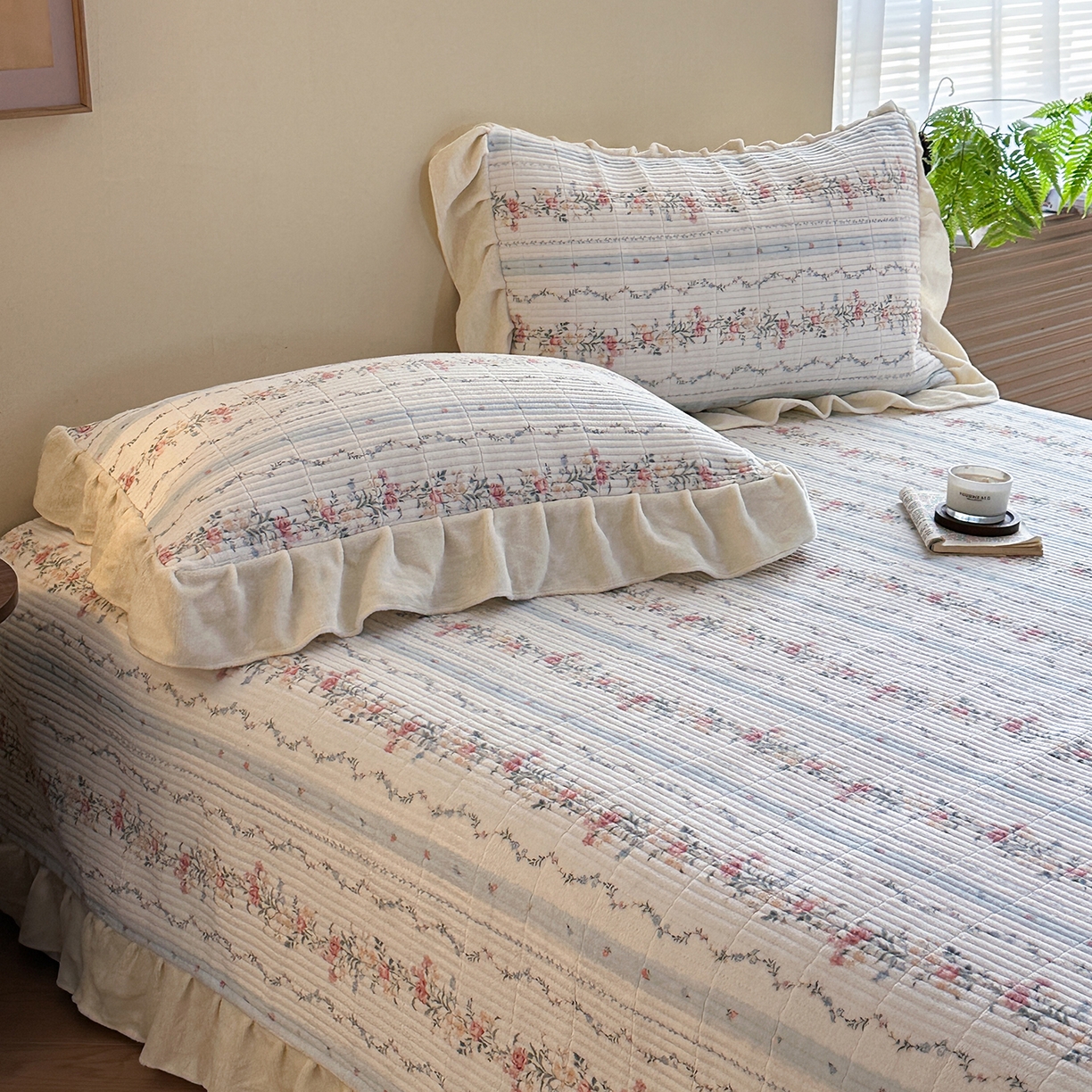 91家纺网 家纺一手货源 找家纺 桃心家居 2025新款韩版花边法式花卉碎花加厚牛奶绒多功能床盖单件单床盖床盖三件套单品 绒床盖-花边安夏