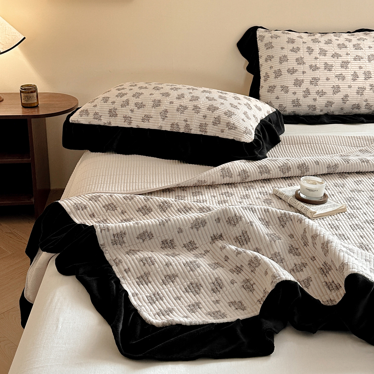 91家纺网 家纺一手货源 找家纺 桃心家居 2025新款韩版花边法式花卉碎花加厚牛奶绒多功能床盖单件单床盖床盖三件套单品 绒床盖-花边清香