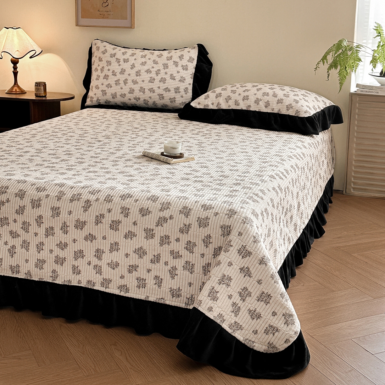 91家纺网 家纺一手货源 找家纺 桃心家居 2025新款韩版花边法式花卉碎花加厚牛奶绒多功能床盖单件单床盖床盖三件套单品 绒床盖-花边清香