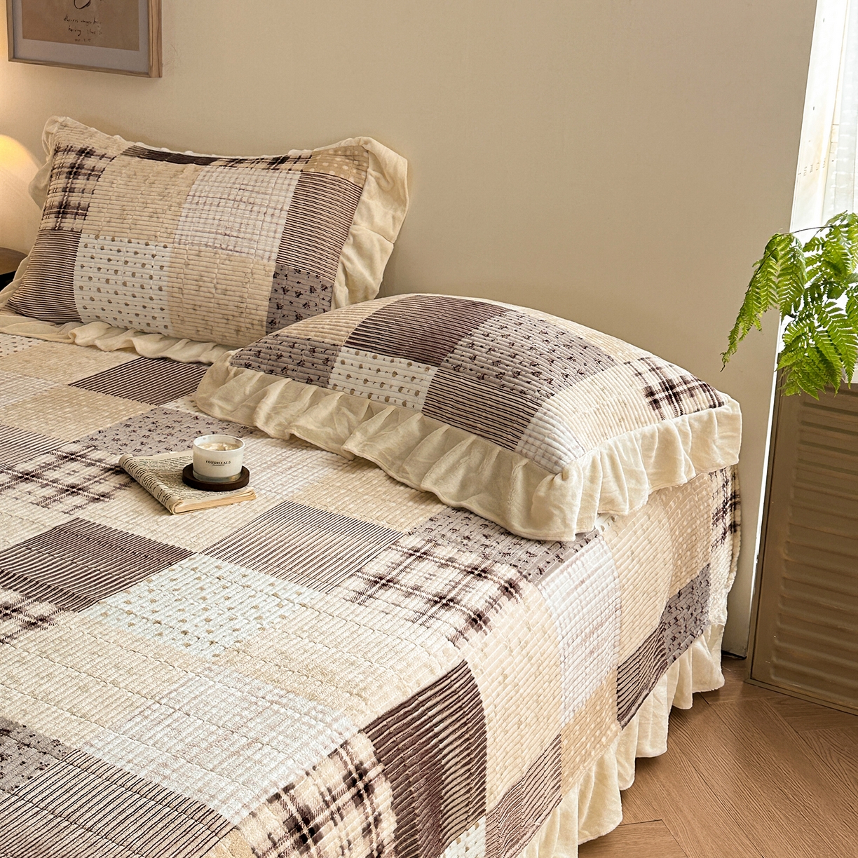 91家纺网 家纺一手货源 找家纺 桃心家居 2025新款韩版花边法式花卉碎花加厚牛奶绒多功能床盖单件单床盖床盖三件套单品 绒床盖-花边松石紫