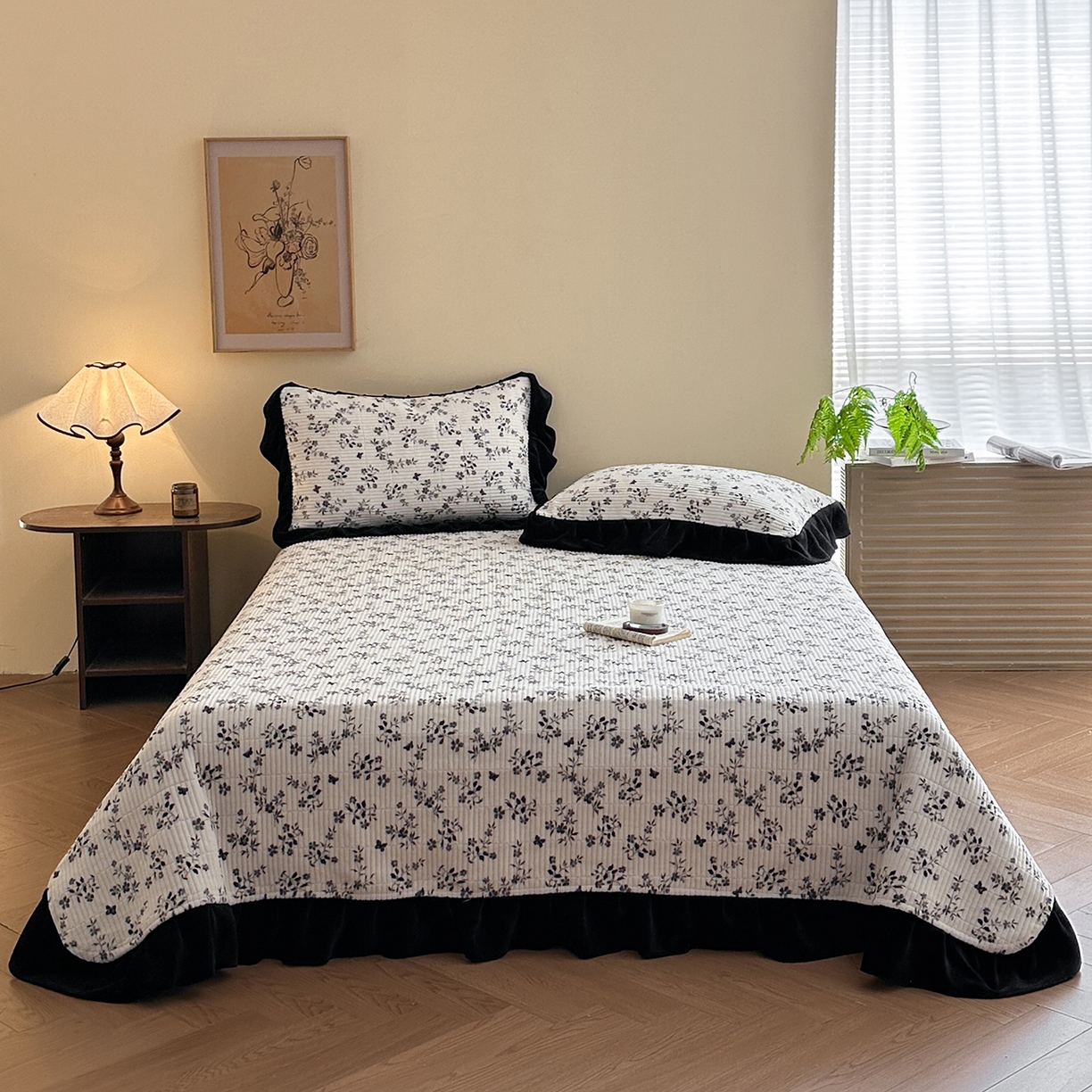 91家纺网 家纺一手货源 找家纺 桃心家居 2025新款韩版花边法式花卉碎花加厚牛奶绒多功能床盖单件单床盖床盖三件套单品 绒床盖-花边梦镜