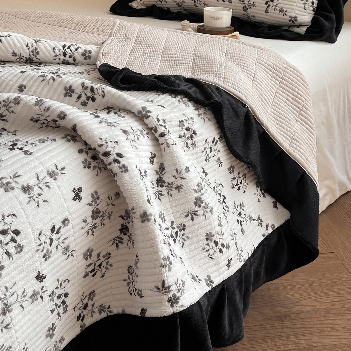 91家纺网 家纺一手货源 找家纺 桃心家居 2025新款韩版花边法式花卉碎花加厚牛奶绒多功能床盖单件单床盖床盖三件套单品 绒床盖-花边梦镜