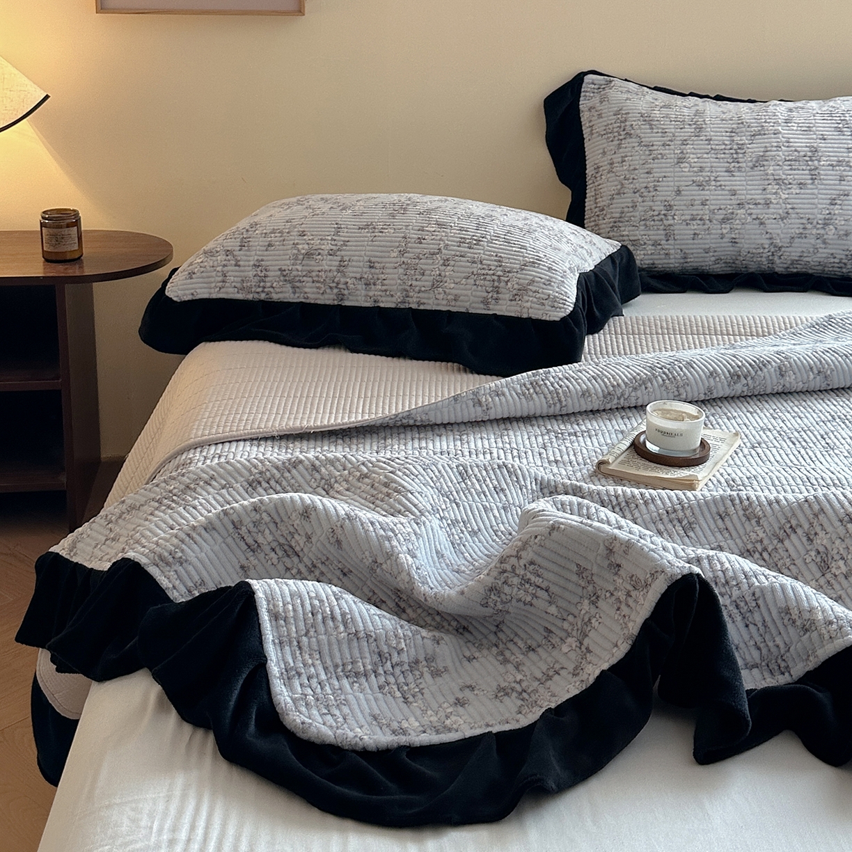 91家纺网 家纺一手货源 找家纺 桃心家居 2025新款韩版花边法式花卉碎花加厚牛奶绒多功能床盖单件单床盖床盖三件套单品 绒床盖-花边梦雅