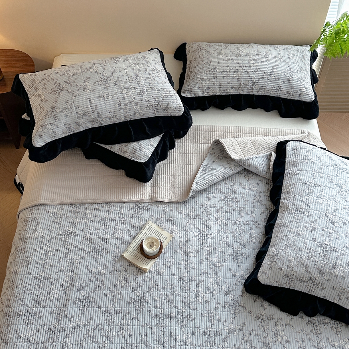 91家纺网 家纺一手货源 找家纺 桃心家居 2025新款韩版花边法式花卉碎花加厚牛奶绒多功能床盖单件单床盖床盖三件套单品 绒床盖-花边梦雅