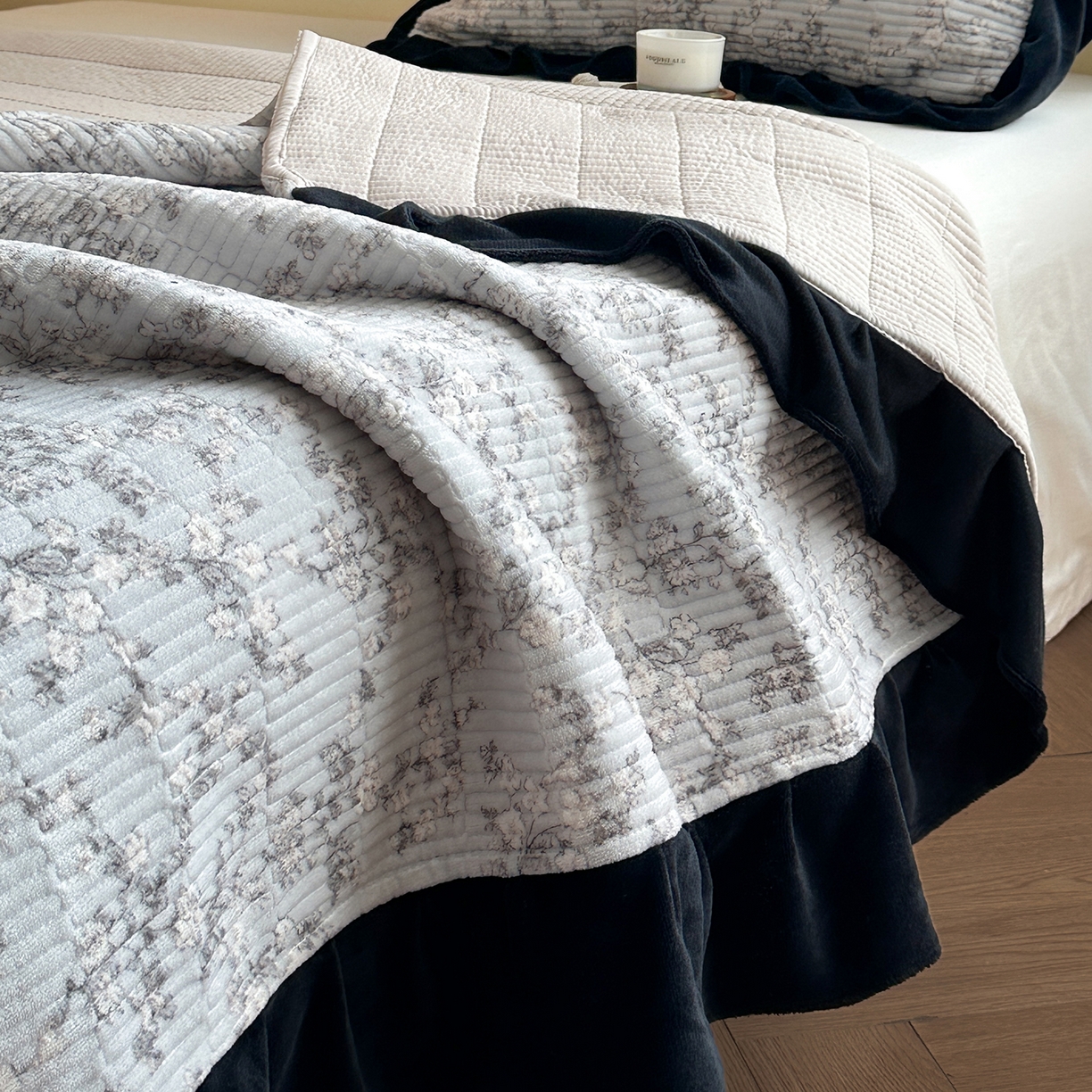 91家纺网 家纺一手货源 找家纺 桃心家居 2025新款韩版花边法式花卉碎花加厚牛奶绒多功能床盖单件单床盖床盖三件套单品 绒床盖-花边梦雅