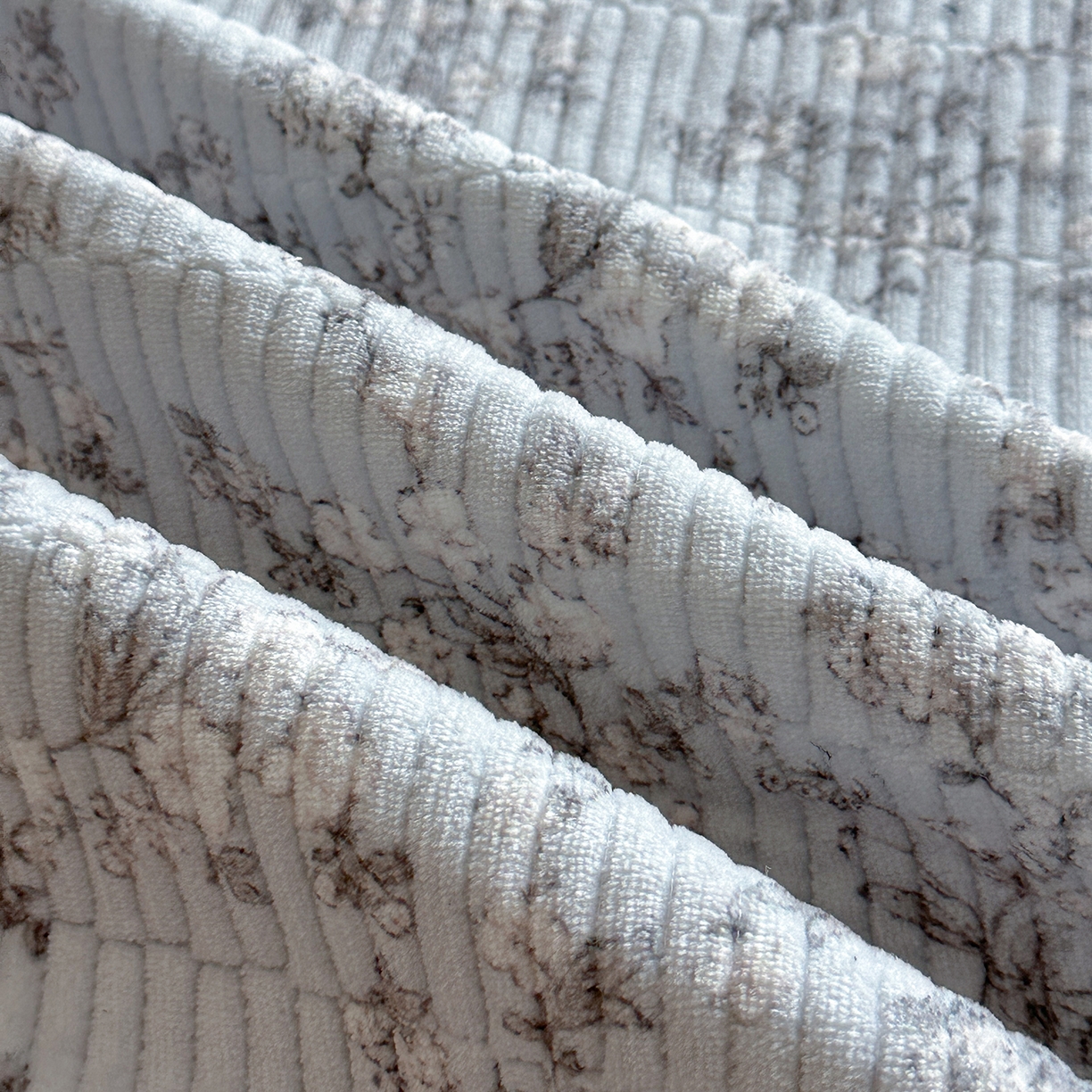 91家纺网 家纺一手货源 找家纺 桃心家居 2025新款韩版花边法式花卉碎花加厚牛奶绒多功能床盖单件单床盖床盖三件套单品 绒床盖-花边梦雅