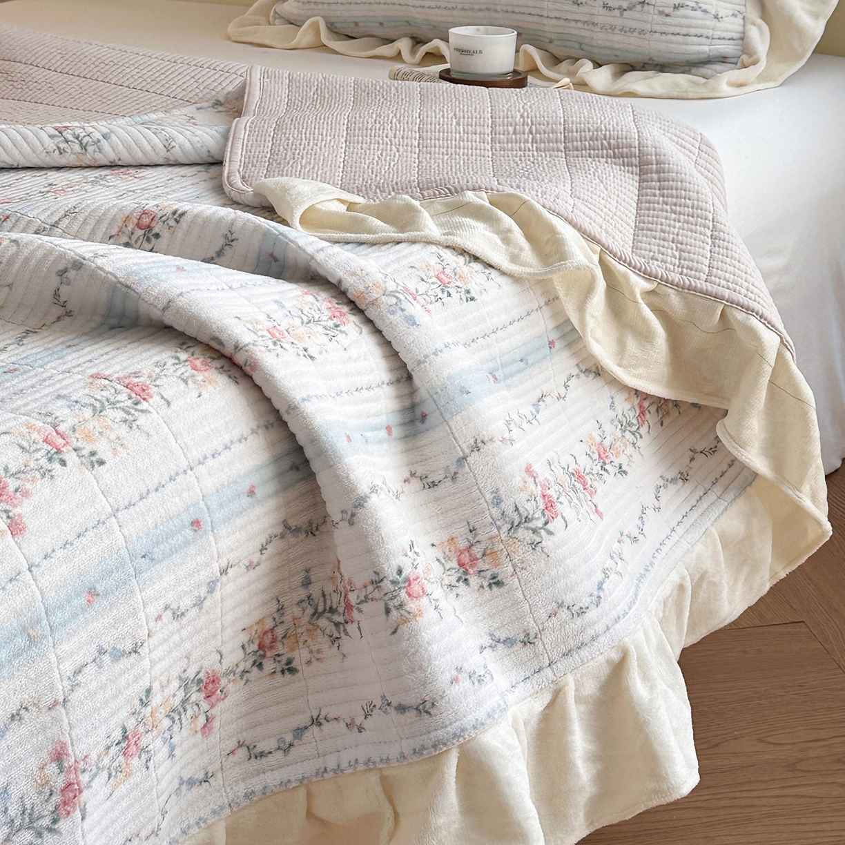 91家纺网 家纺一手货源 找家纺 桃心家居 2025新款韩版花边法式花卉碎花加厚牛奶绒多功能床盖单件单床盖床盖三件套单品 绒床盖-花边安夏