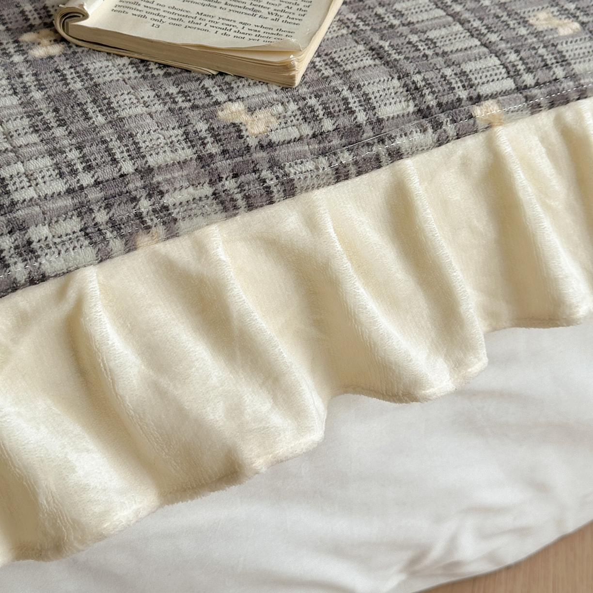 91家纺网 家纺一手货源 找家纺 桃心家居 2025新款韩版花边法式花卉碎花加厚牛奶绒多功能床盖单件单床盖床盖三件套单品 绒床盖-花边冬晚