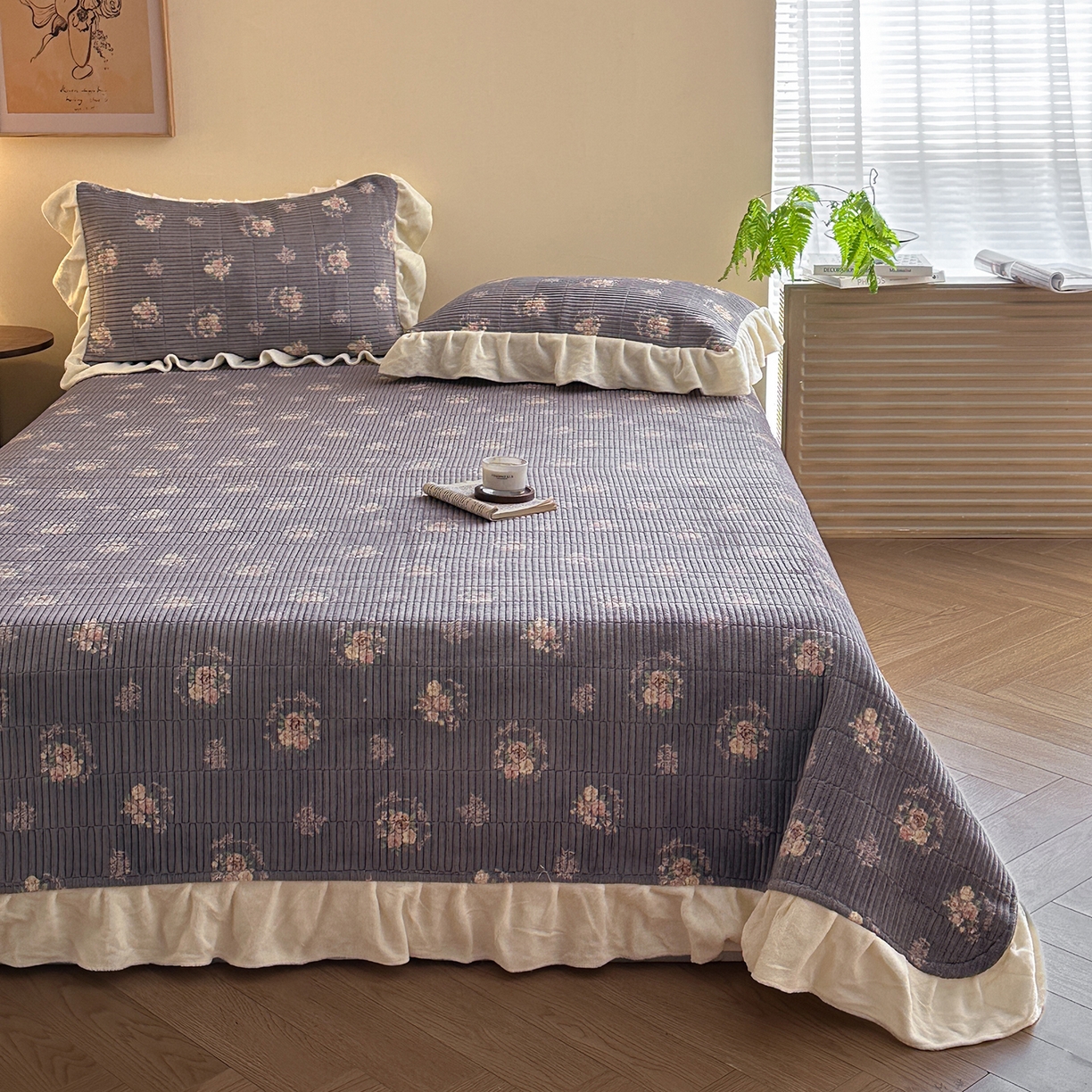 91家纺网 家纺一手货源 找家纺 桃心家居 2025新款韩版花边法式花卉碎花加厚牛奶绒多功能床盖单件单床盖床盖三件套单品 绒床盖-花边北茉