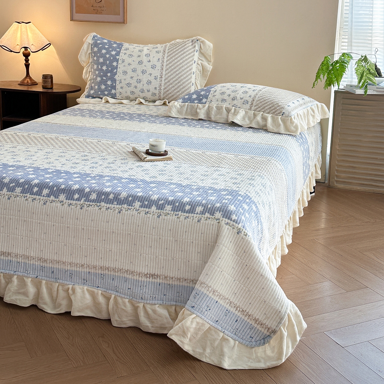 91家纺网 家纺一手货源 找家纺 桃心家居 2025新款韩版花边法式花卉碎花加厚牛奶绒多功能床盖单件单床盖床盖三件套单品 绒床盖-花边柠乐