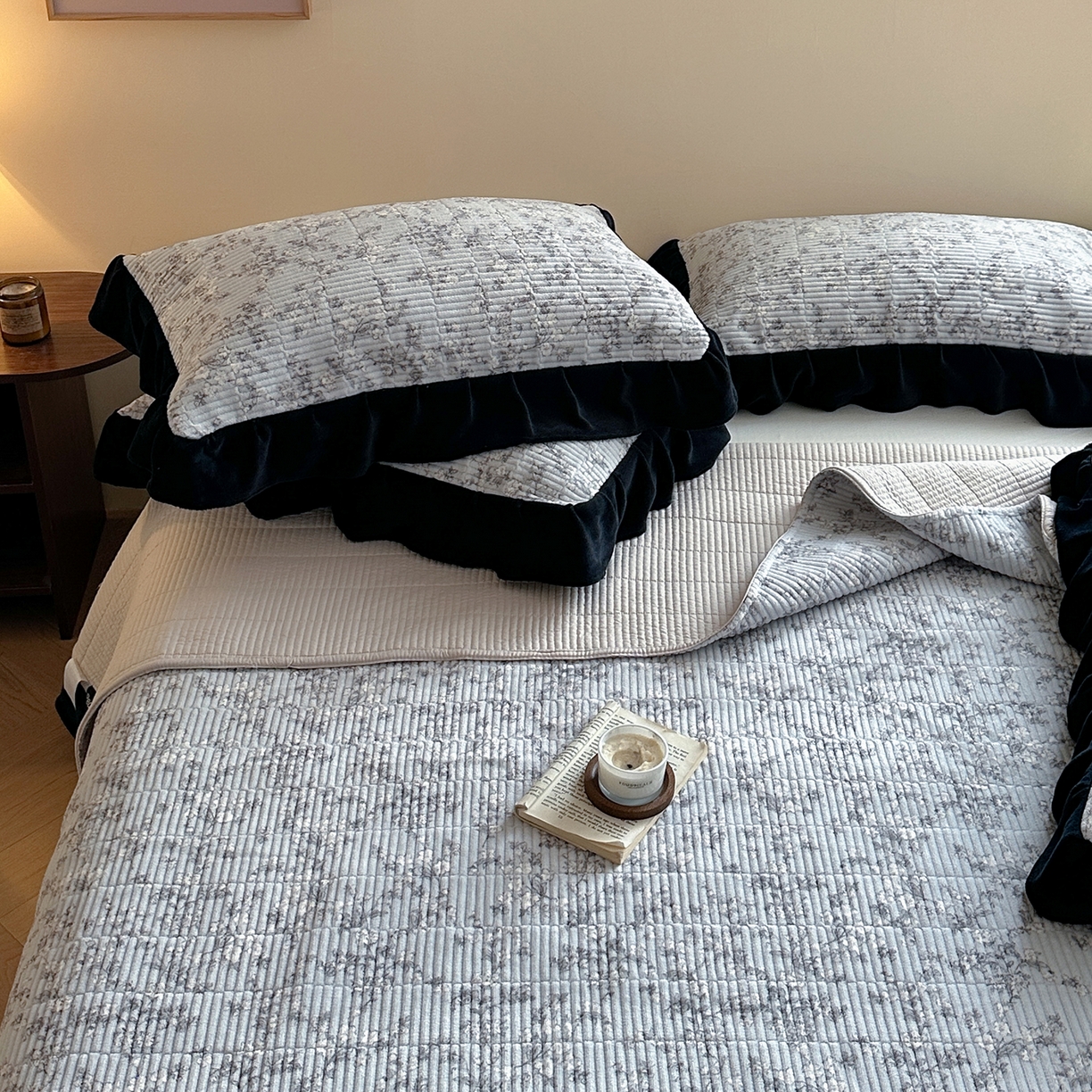 91家纺网 家纺一手货源 找家纺 桃心家居 2025新款韩版花边法式花卉碎花加厚牛奶绒多功能床盖单件单床盖床盖三件套单品 绒床盖-花边梦雅