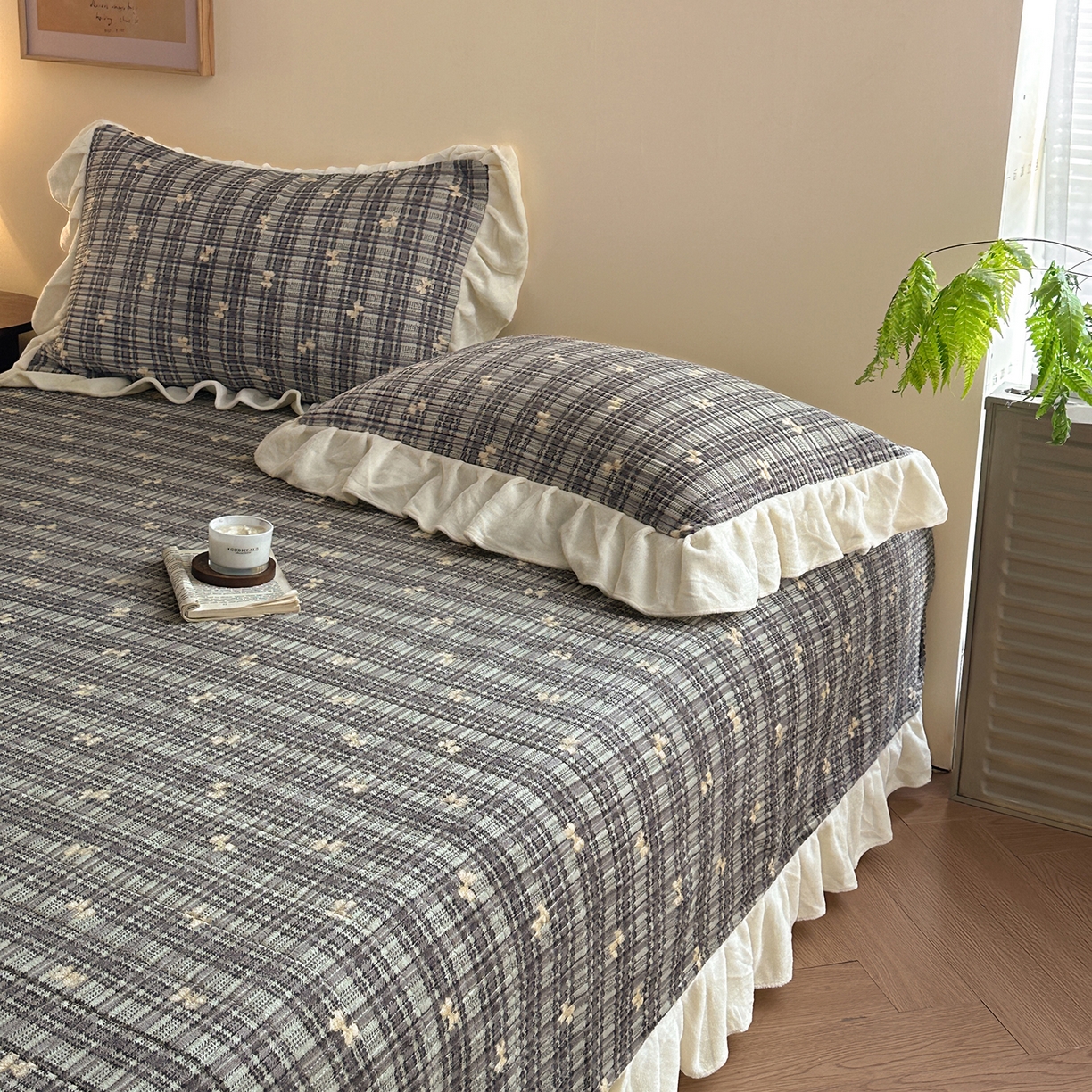 91家纺网 家纺一手货源 找家纺 桃心家居 2025新款韩版花边法式花卉碎花加厚牛奶绒多功能床盖单件单床盖床盖三件套单品 绒床盖-花边冬晚