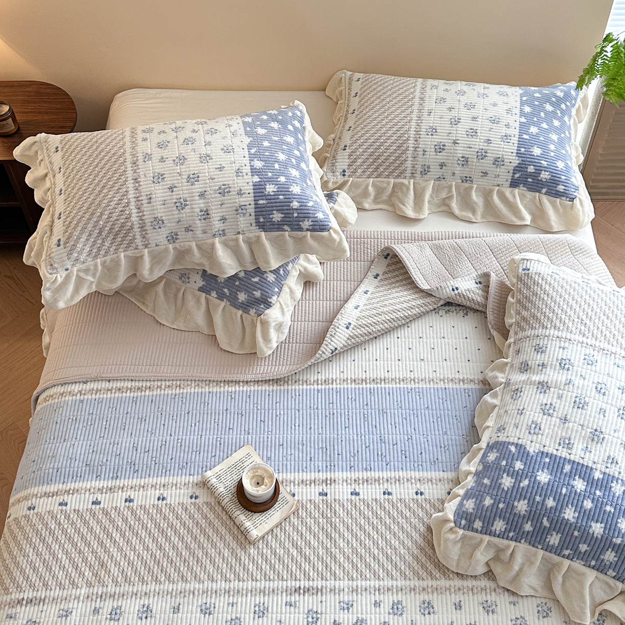 91家纺网 家纺一手货源 找家纺 桃心家居 2025新款韩版花边法式花卉碎花加厚牛奶绒多功能床盖单件单床盖床盖三件套单品 绒床盖-花边柠乐