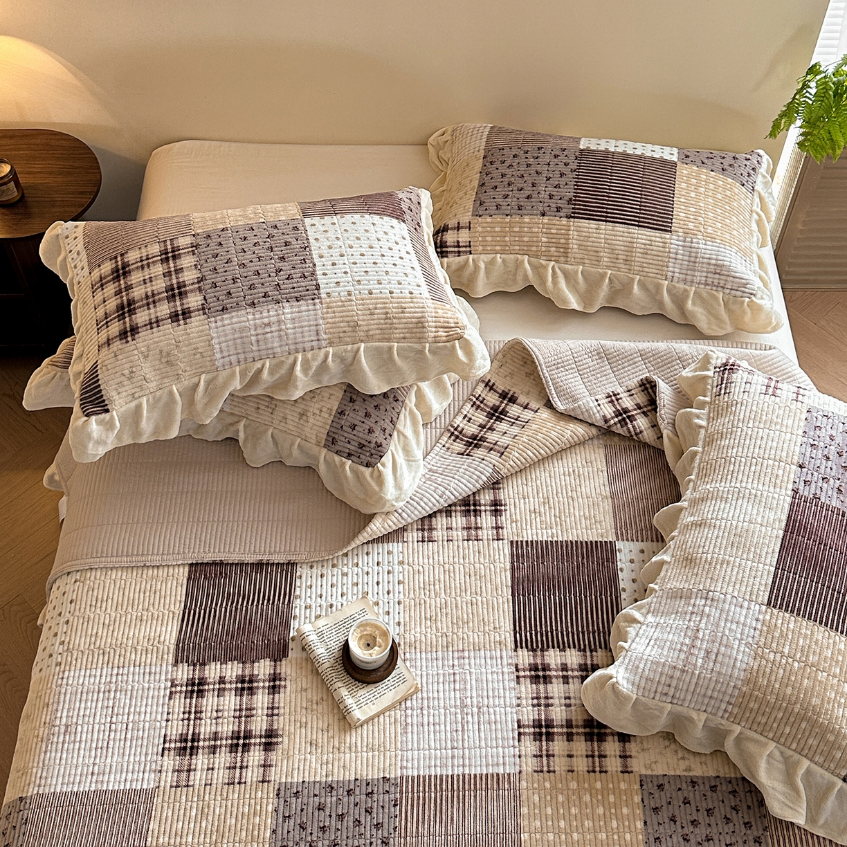 91家纺网 家纺一手货源 找家纺 桃心家居 2025新款韩版花边法式花卉碎花加厚牛奶绒多功能床盖单件单床盖床盖三件套单品 绒床盖-花边松石紫