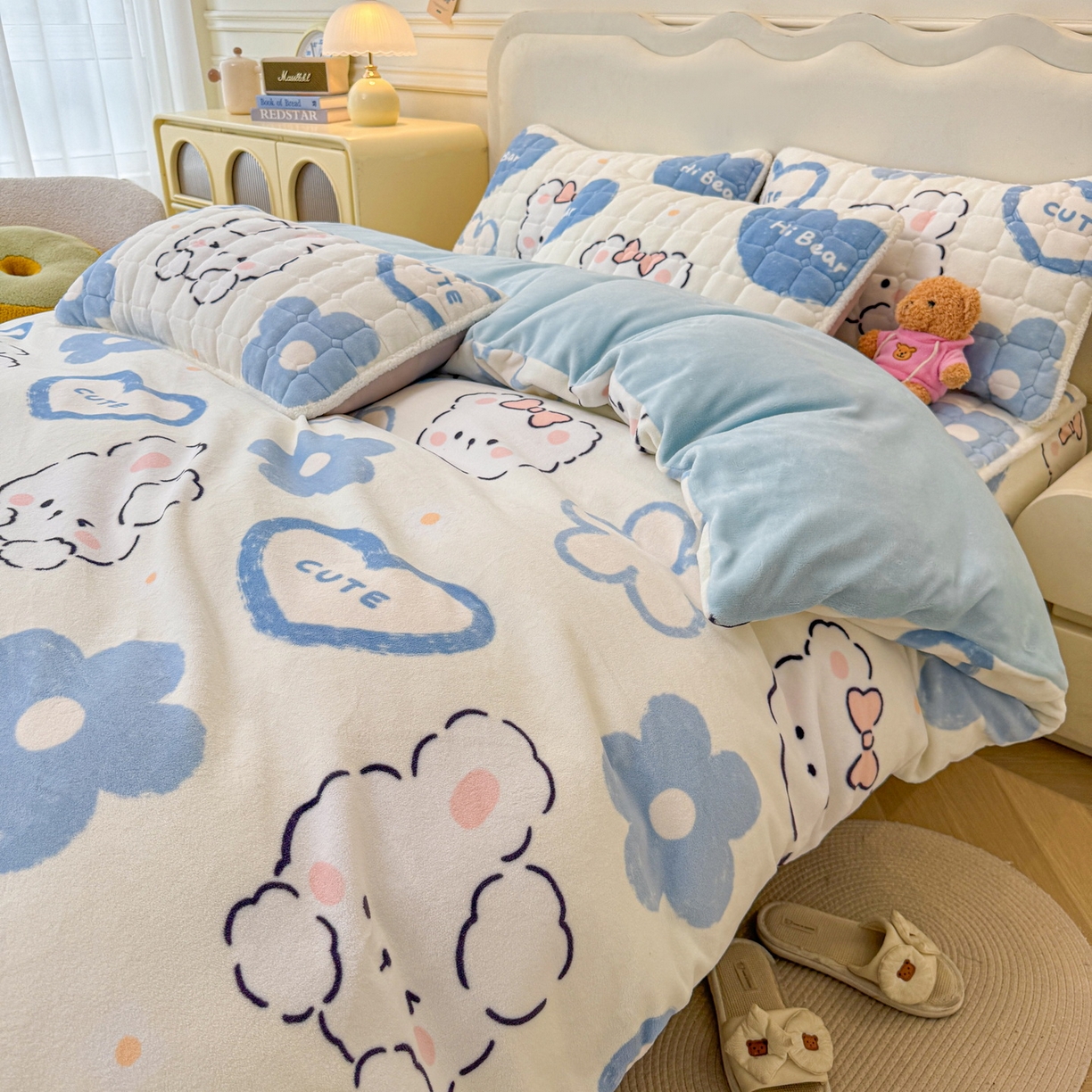 91家纺网 家纺一手货源 找家纺 LIFE.丽芙 2025秋冬新款A类牛奶绒加厚夹棉床笠+被套组合四件套 爱心小宠-蓝