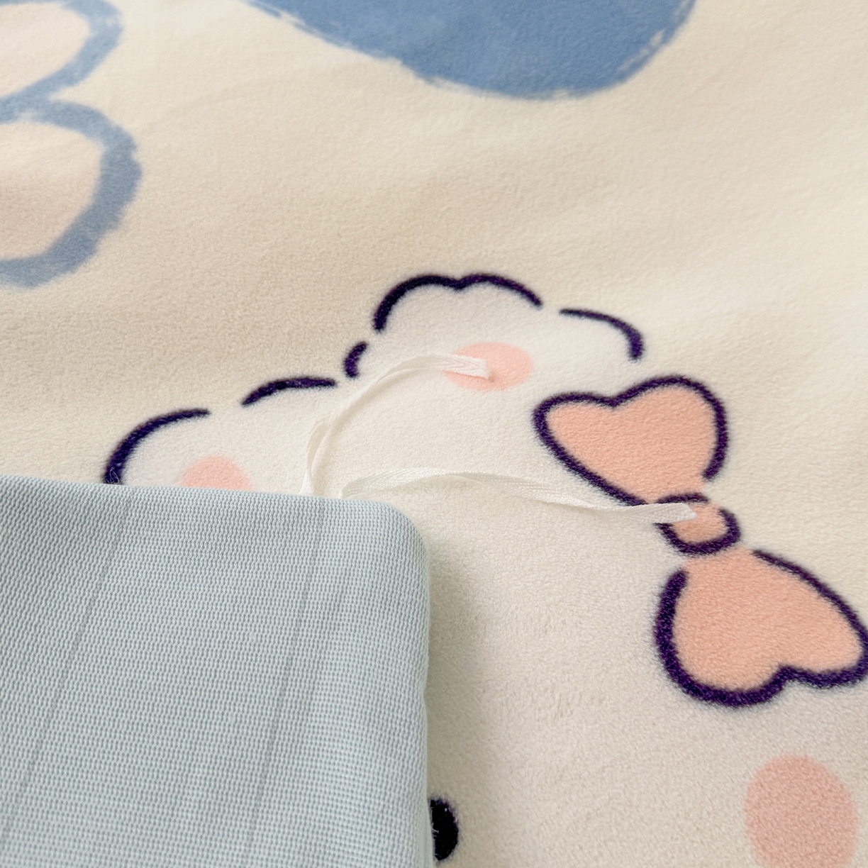 91家纺网 家纺一手货源 找家纺 LIFE.丽芙 2025秋冬新款A类牛奶绒加厚夹棉床笠+被套组合四件套 爱心小宠-蓝