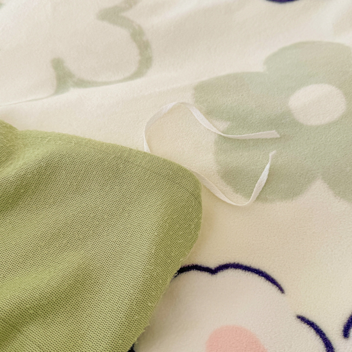 91家纺网 家纺一手货源 找家纺 LIFE.丽芙 2025秋冬新款A类牛奶绒加厚夹棉床笠+被套组合四件套 爱心小宠-绿