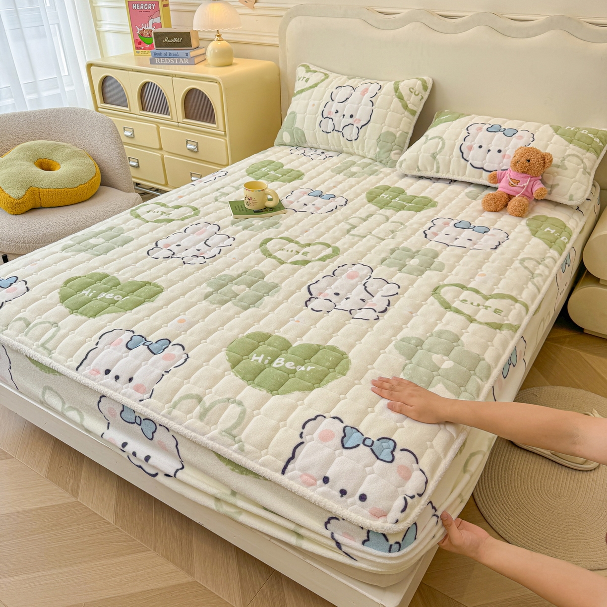 91家纺网 家纺一手货源 找家纺 LIFE.丽芙 2025秋冬新款A类牛奶绒加厚夹棉床笠+被套组合四件套 爱心小宠-绿