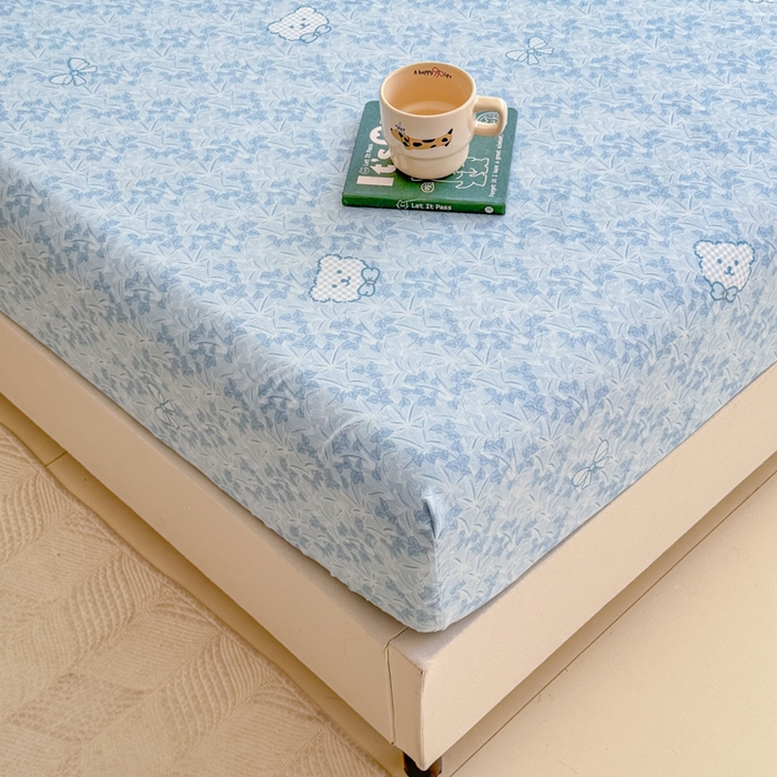 91家纺网 家纺一手货源 找家纺 梦舒阳 2025新款磨毛植物羊绒单床笠三件套单品床笠 小熊日记