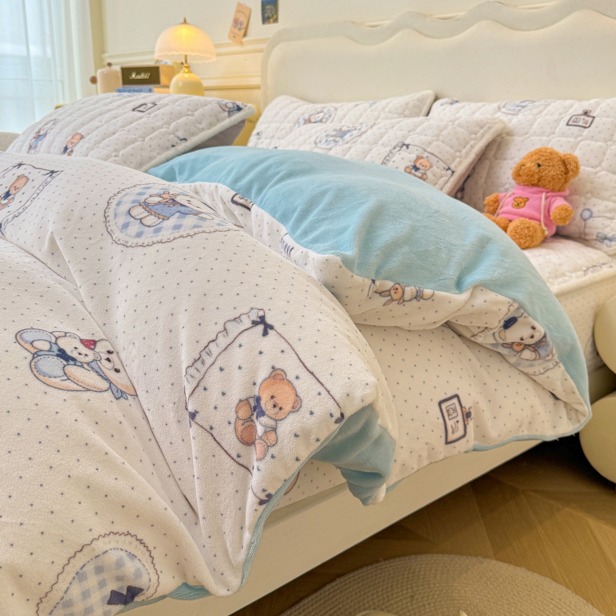 91家纺网 家纺一手货源 找家纺 LIFE.丽芙 2025秋冬新款A类牛奶绒加厚夹棉床笠+被套组合四件套 贝果宝贝