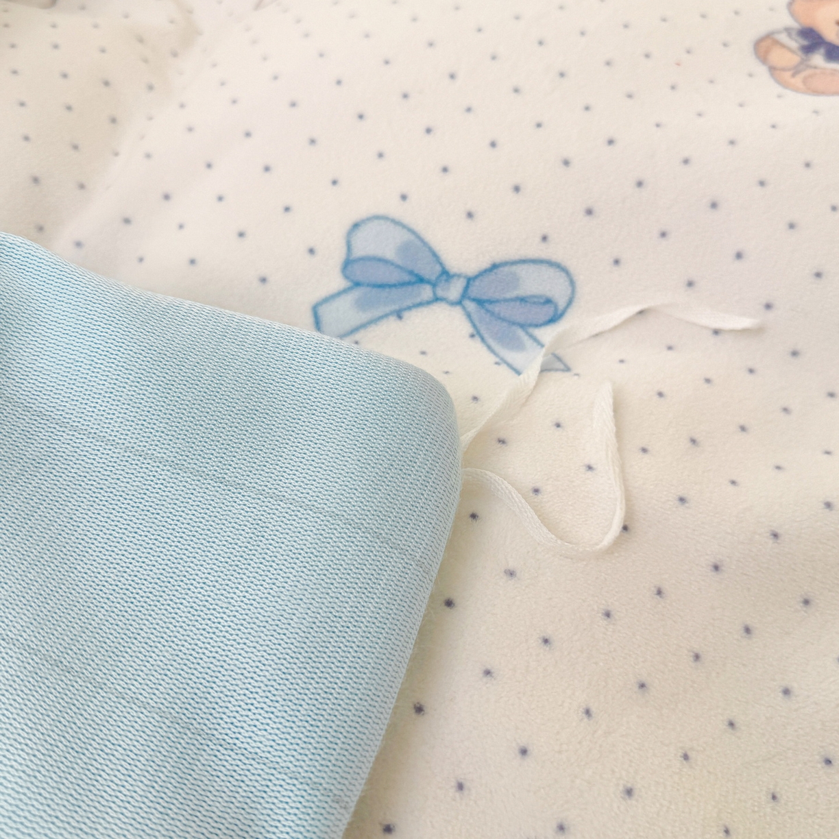 91家纺网 家纺一手货源 找家纺 LIFE.丽芙 2025秋冬新款A类牛奶绒加厚夹棉床笠+被套组合四件套 贝果宝贝