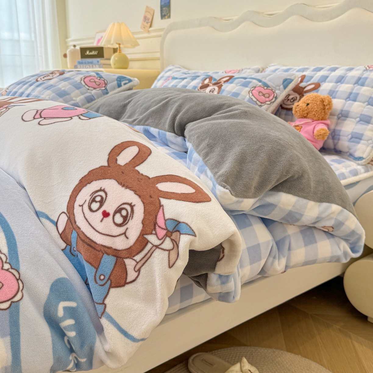 91家纺网 家纺一手货源 找家纺 LIFE.丽芙 2025秋冬新款A类牛奶绒加厚夹棉床笠+被套组合四件套 布布乐园