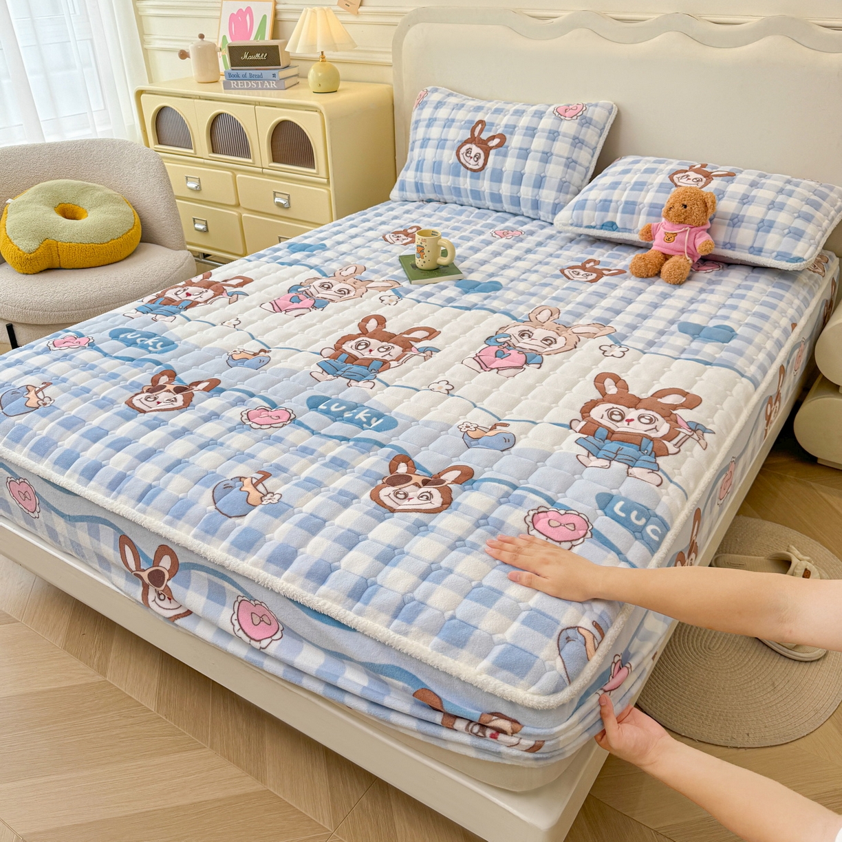 91家纺网 家纺一手货源 找家纺 LIFE.丽芙 2025秋冬新款A类牛奶绒加厚夹棉床笠+被套组合四件套 布布乐园