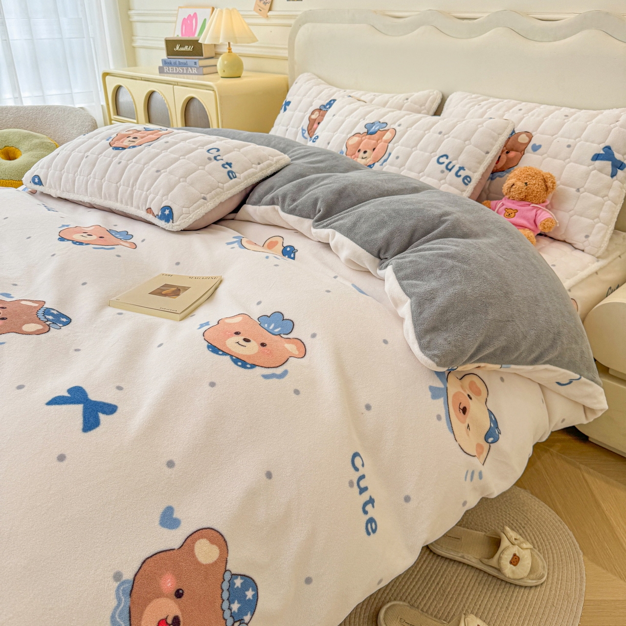 91家纺网 家纺一手货源 找家纺 LIFE.丽芙 2025秋冬新款A类牛奶绒加厚夹棉床笠+被套组合四件套 动感小熊