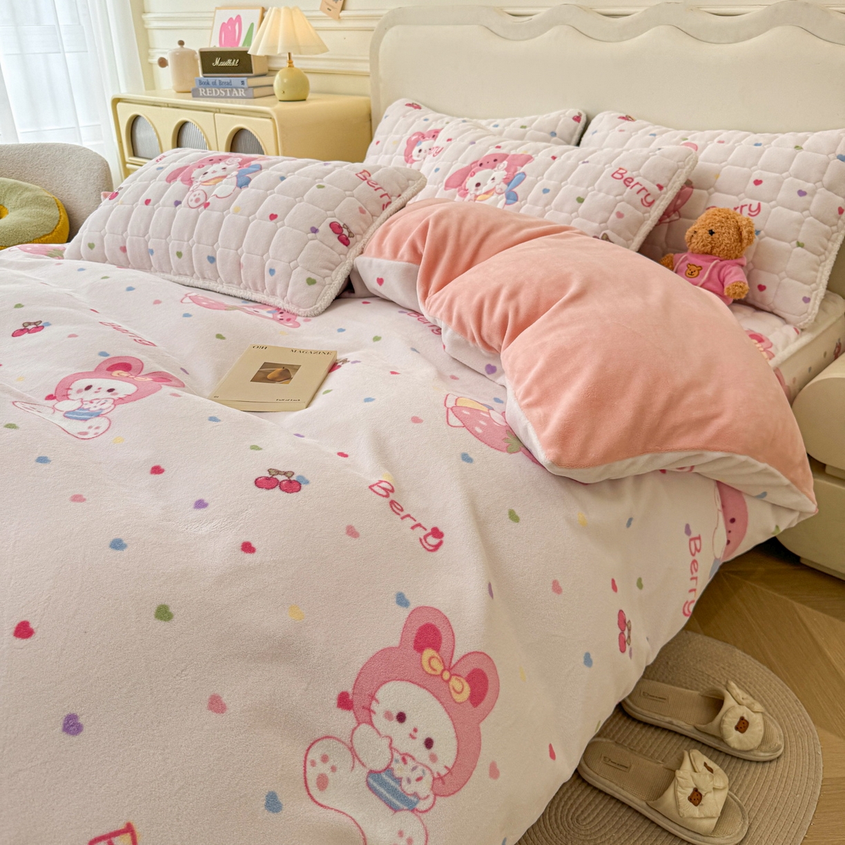 91家纺网 家纺一手货源 找家纺 LIFE.丽芙 2025秋冬新款A类牛奶绒加厚夹棉床笠+被套组合四件套 乖乖喵