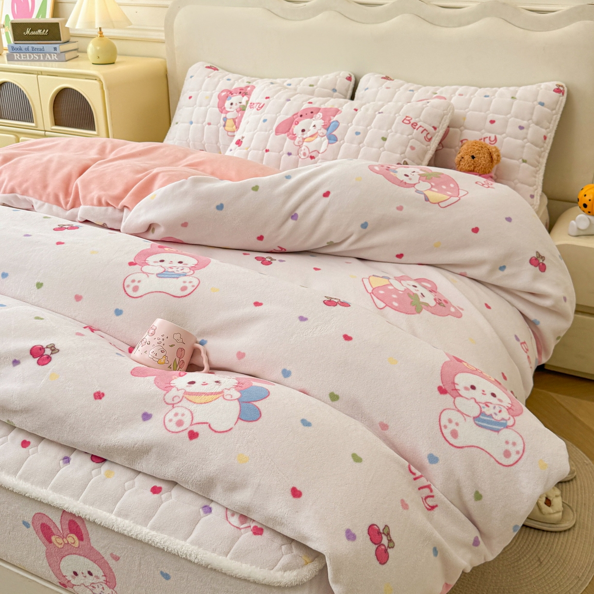 91家纺网 家纺一手货源 找家纺 LIFE.丽芙 2025秋冬新款A类牛奶绒加厚夹棉床笠+被套组合四件套 乖乖喵