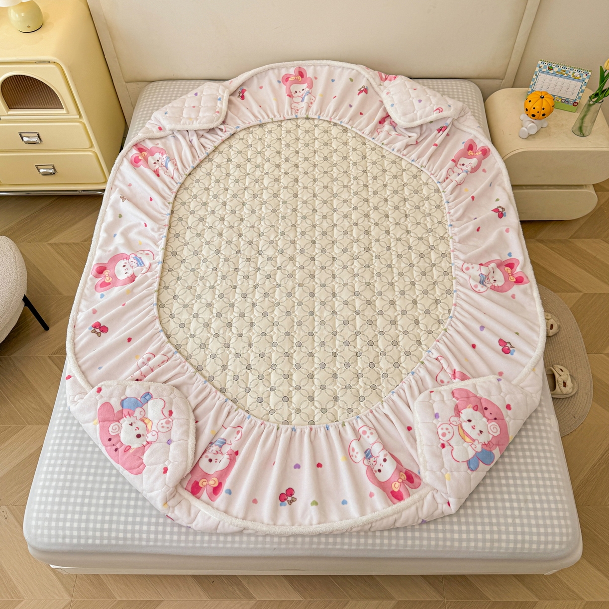 91家纺网 家纺一手货源 找家纺 LIFE.丽芙 2025秋冬新款A类牛奶绒加厚夹棉床笠+被套组合四件套 乖乖喵