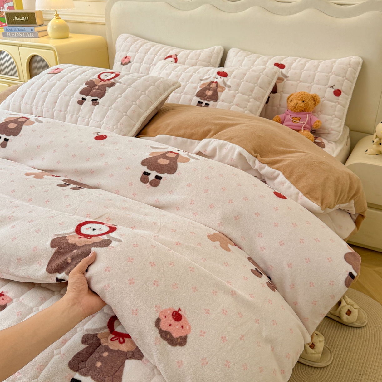 91家纺网 家纺一手货源 找家纺 LIFE.丽芙 2025秋冬新款A类牛奶绒加厚夹棉床笠+被套组合四件套 小伙伴