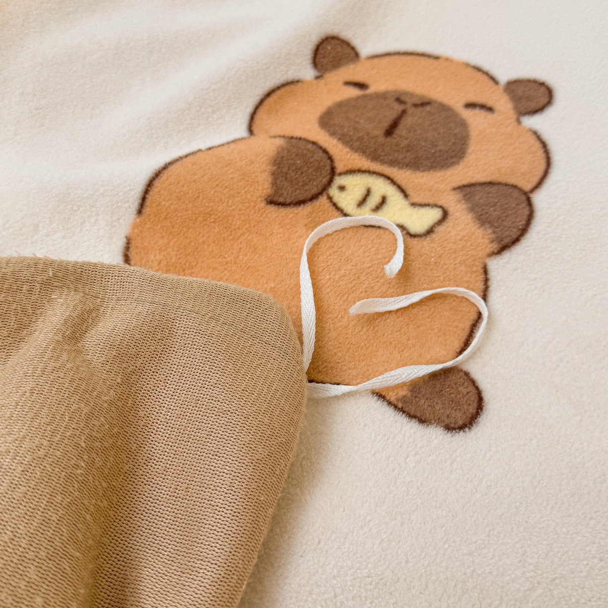 91家纺网 家纺一手货源 找家纺 LIFE.丽芙 2025秋冬新款A类牛奶绒加厚夹棉床笠+被套组合四件套 麦麦卡皮