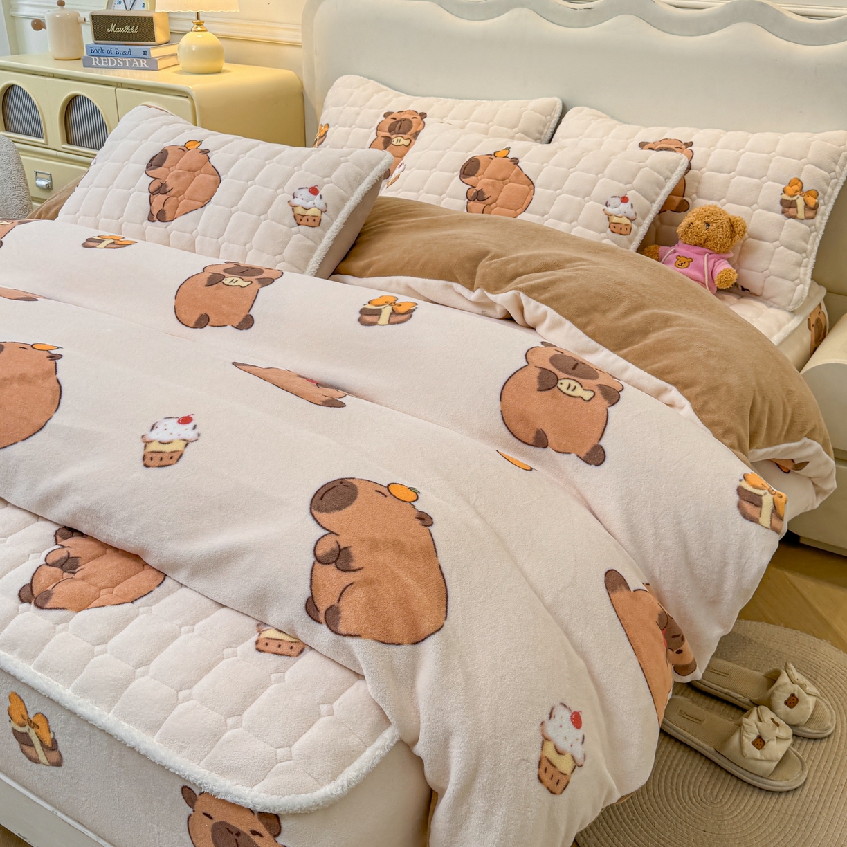 91家纺网 家纺一手货源 找家纺 LIFE.丽芙 2025秋冬新款A类牛奶绒加厚夹棉床笠+被套组合四件套 麦麦卡皮