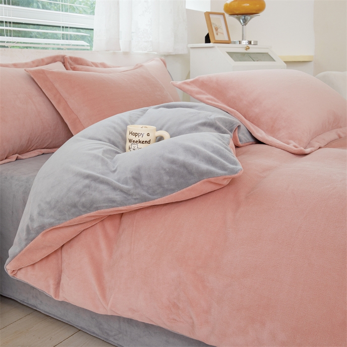 91家纺网 家纺一手货源 找家纺 锦罗绣 2025新款牛奶绒肌理纹单被套 粉拼灰