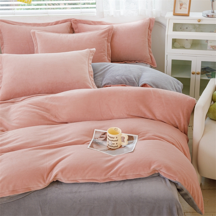 91家纺网 家纺一手货源 找家纺 锦罗绣 2025新款牛奶绒肌理纹单被套 粉拼灰