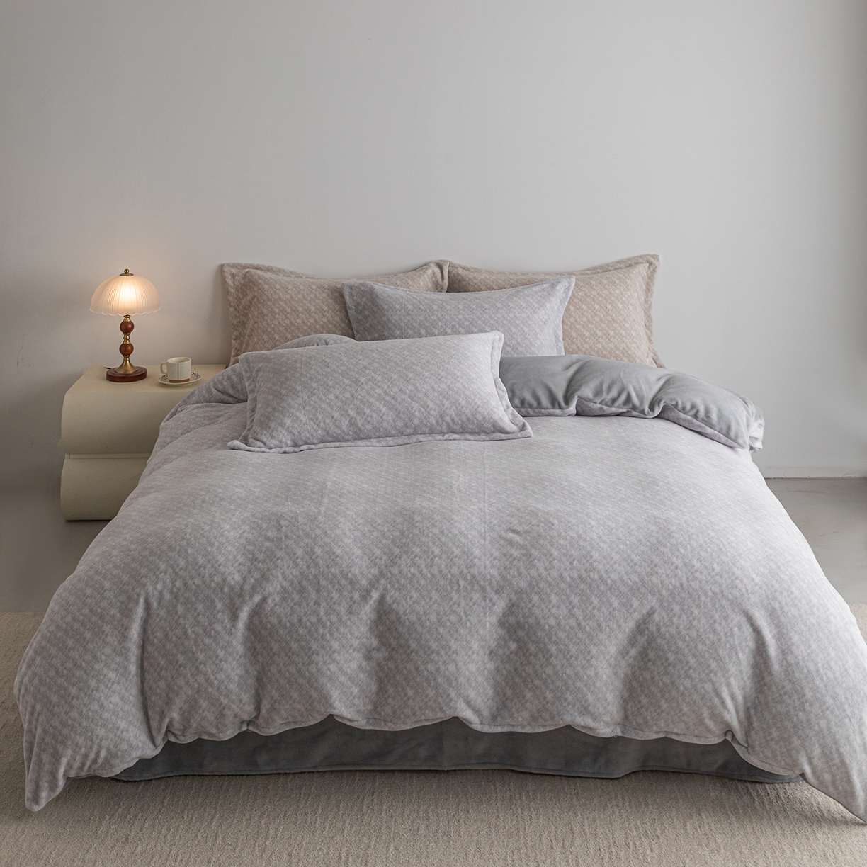 91家纺网 家纺一手货源 找家纺 锦罗绣 2025新款牛奶绒肌理纹单被套 肌理纹-灰