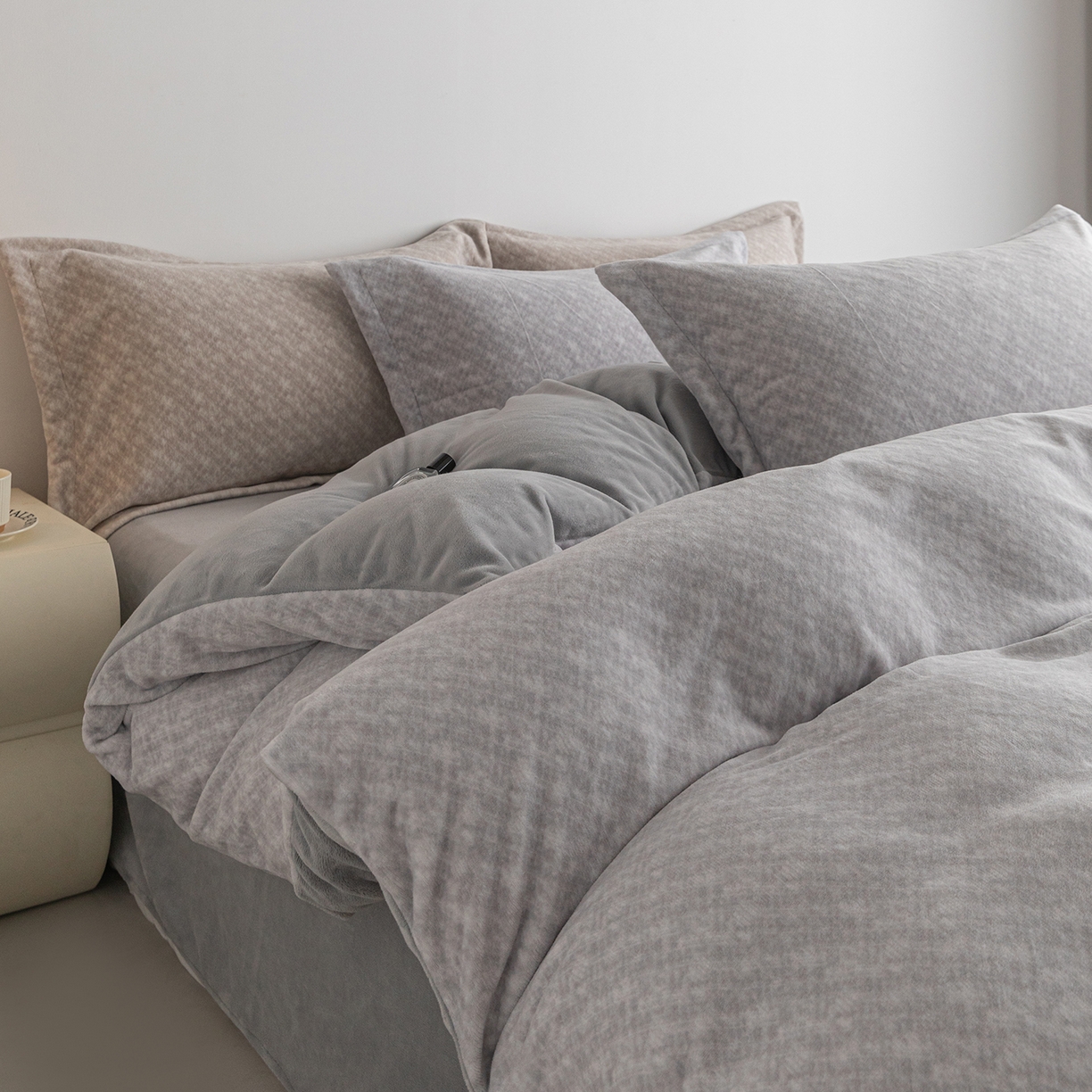 91家纺网 家纺一手货源 找家纺 锦罗绣 2025新款牛奶绒肌理纹单被套 肌理纹-灰