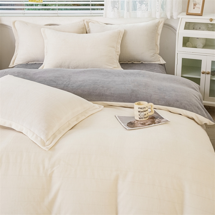 91家纺网 家纺一手货源 找家纺 锦罗绣 2025新款牛奶绒肌理纹单被套 米白拼灰