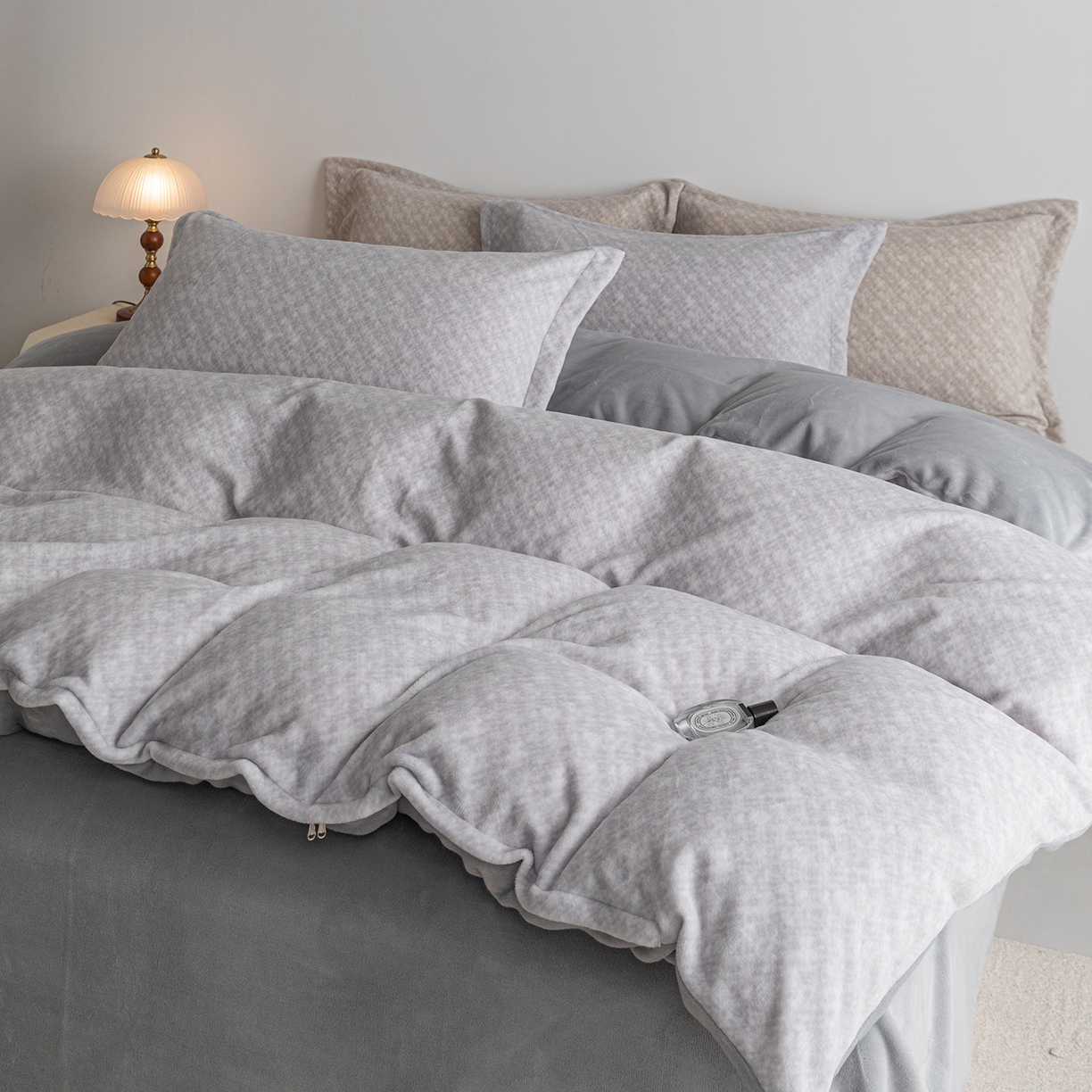 91家纺网 家纺一手货源 找家纺 锦罗绣 2025新款牛奶绒肌理纹单被套 肌理纹-灰