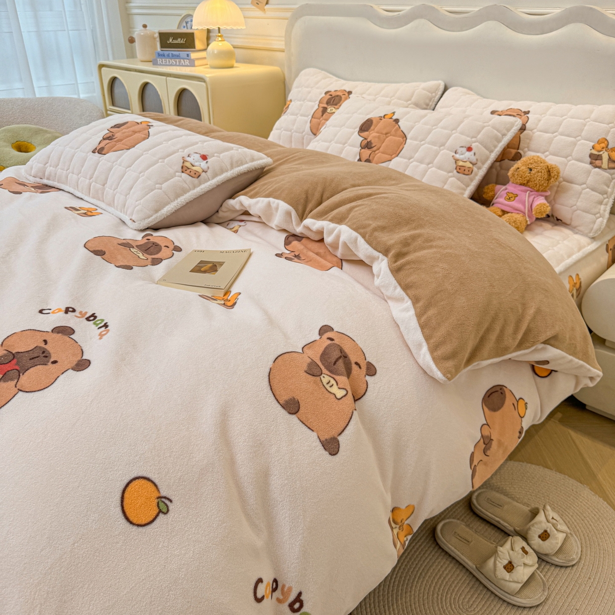 91家纺网 家纺一手货源 找家纺 LIFE.丽芙 2025秋冬新款A类牛奶绒加厚夹棉床笠+被套组合四件套 麦麦卡皮