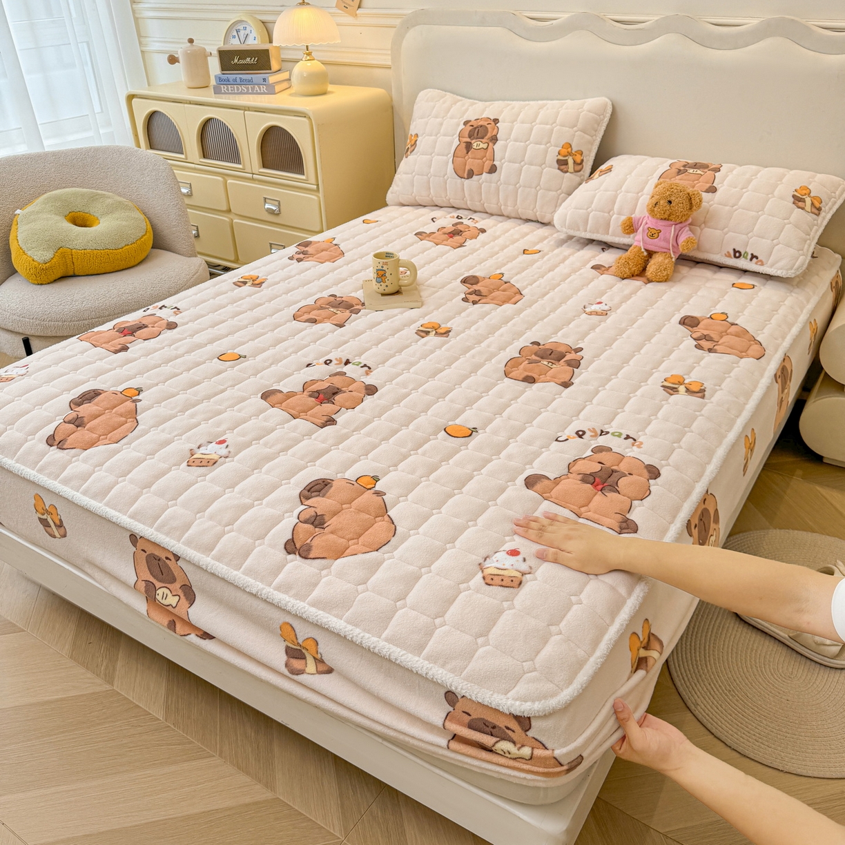 91家纺网 家纺一手货源 找家纺 LIFE.丽芙 2025秋冬新款A类牛奶绒加厚夹棉床笠+被套组合四件套 麦麦卡皮