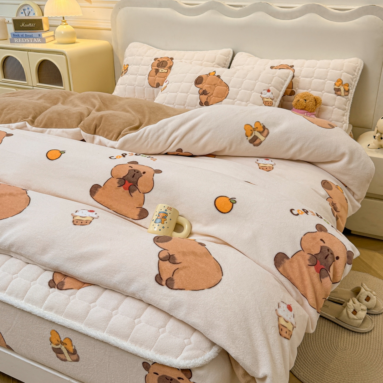 91家纺网 家纺一手货源 找家纺 LIFE.丽芙 2025秋冬新款A类牛奶绒加厚夹棉床笠+被套组合四件套 麦麦卡皮