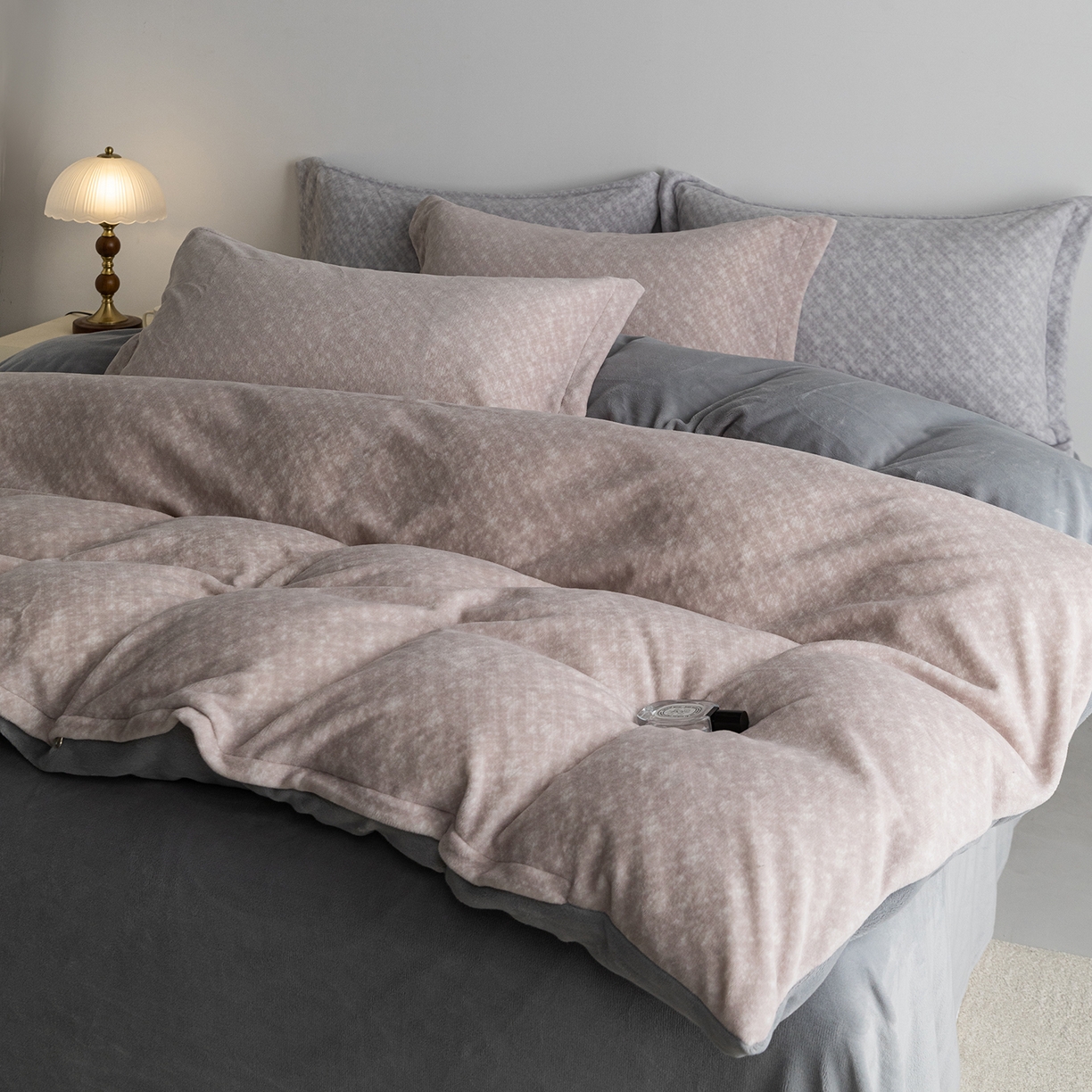 91家纺网 家纺一手货源 找家纺 锦罗绣 2025新款牛奶绒肌理纹单被套 肌理纹-咖