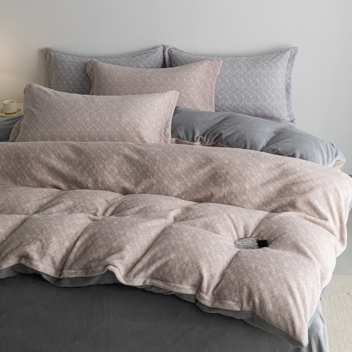 91家纺网 家纺一手货源 找家纺 锦罗绣 2025新款牛奶绒肌理纹单被套 肌理纹-咖