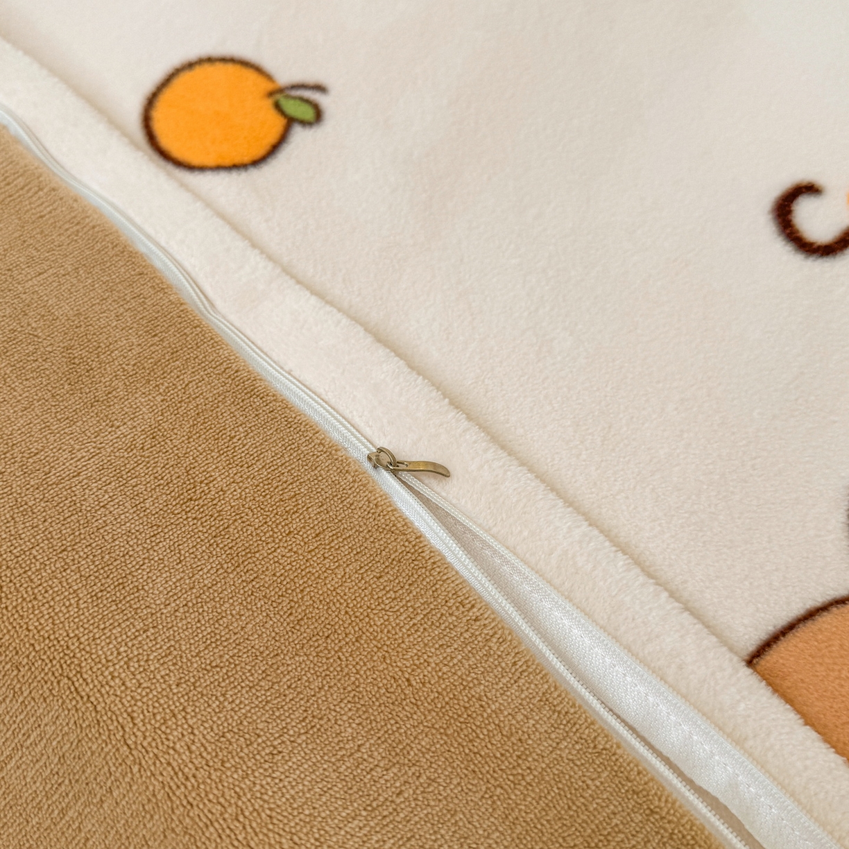 91家纺网 家纺一手货源 找家纺 LIFE.丽芙 2025秋冬新款A类牛奶绒加厚夹棉床笠+被套组合四件套 麦麦卡皮