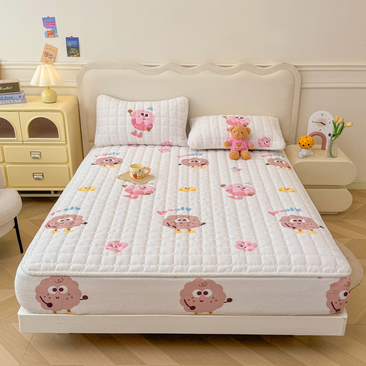 91家纺网 家纺一手货源 找家纺 LIFE.丽芙 2025秋冬新款A类牛奶绒加厚夹棉床笠+被套组合四件套 快乐多巴胺