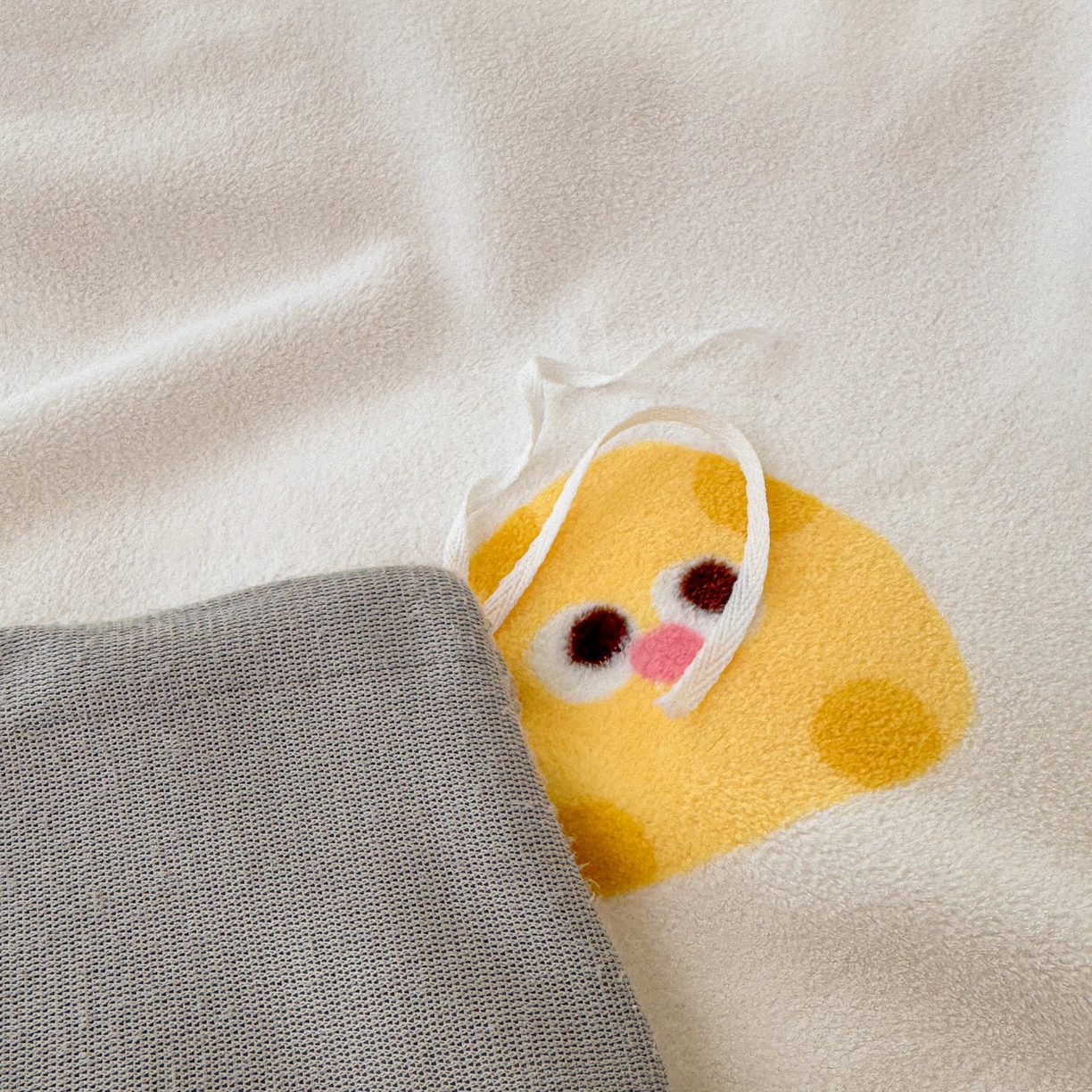 91家纺网 家纺一手货源 找家纺 LIFE.丽芙 2025秋冬新款A类牛奶绒加厚夹棉床笠+被套组合四件套 快乐多巴胺