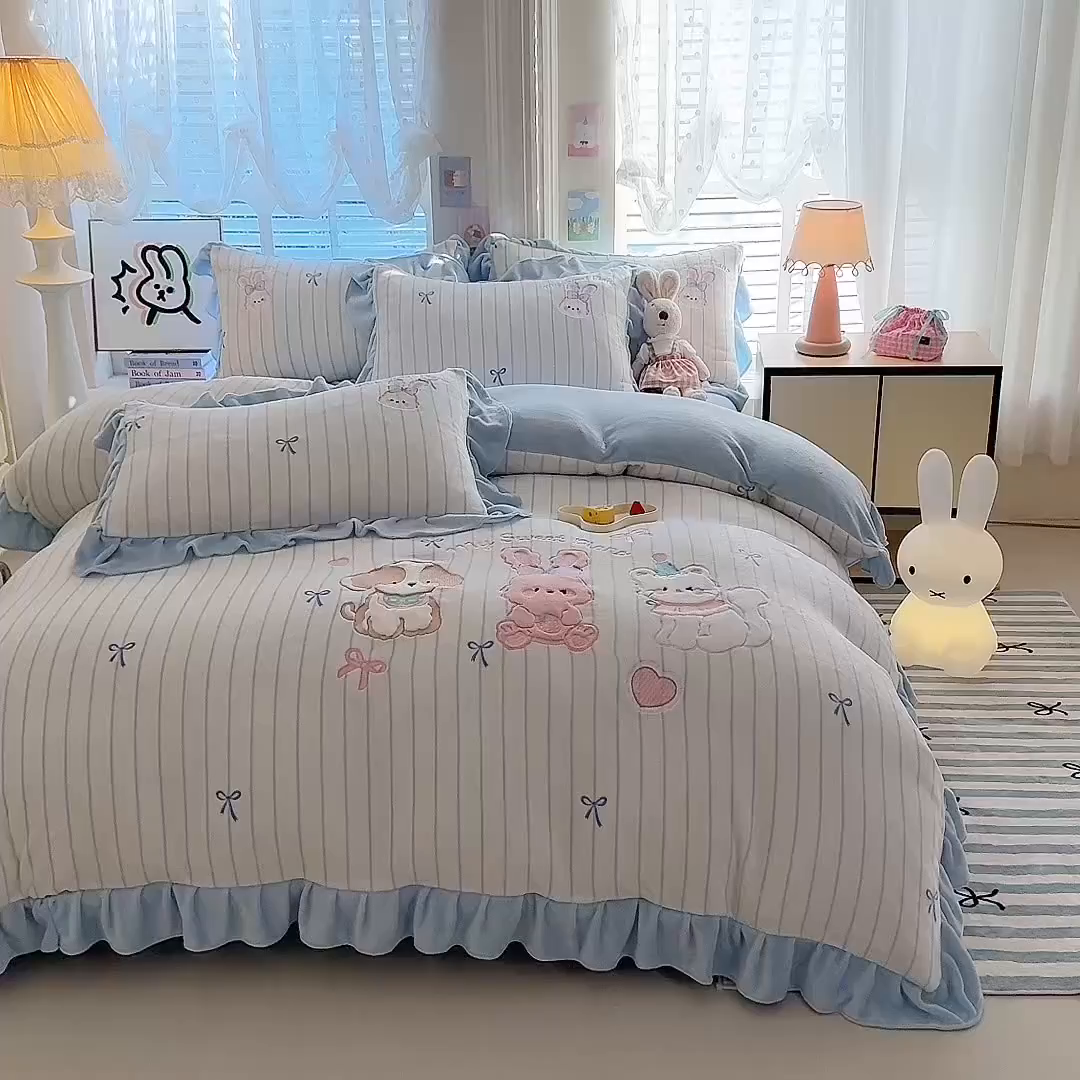 91家纺网 家纺一手货源 找家纺 （总）绒棉世家 2025秋冬新款卡通消光牛奶绒贴布绣四件套-多巴胺系列